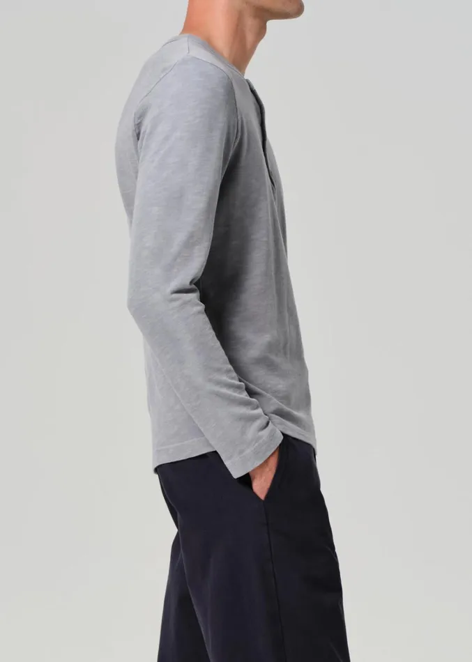 Citizens Of Humanity Classic Henley In Moonstone Men Shirts
