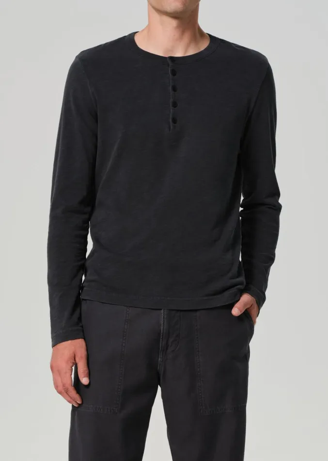 Citizens Of Humanity Classic Henley In Washed Black Men Shirts