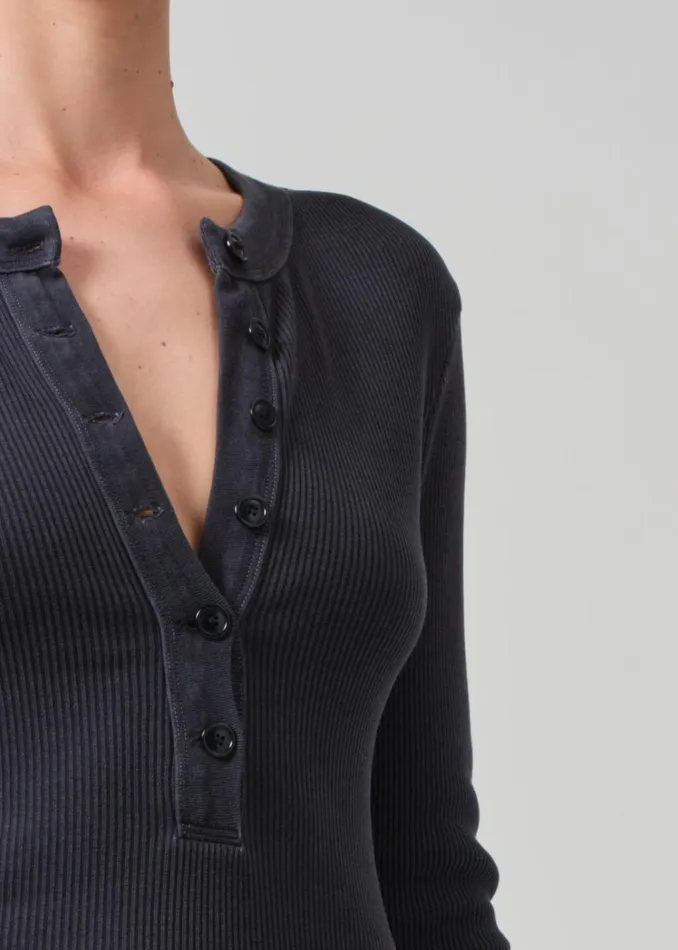 Citizens Of Humanity Varra Henley In Charcoal Mineral Women Tops