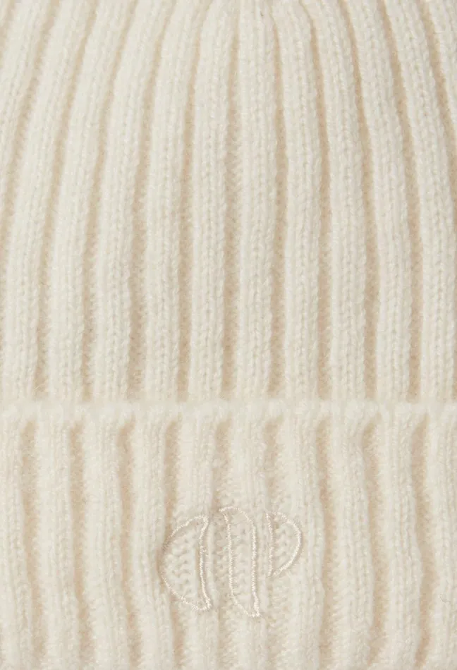 Claudie Pierlot Cashmere Ribbed Hat Cp Embroidery Ivory Women Scarves Hats And Gloves Claudie Pierlot Cashmere Ribbed Hat Cp Embroidery Ivory Women Scarves Hats And Gloves