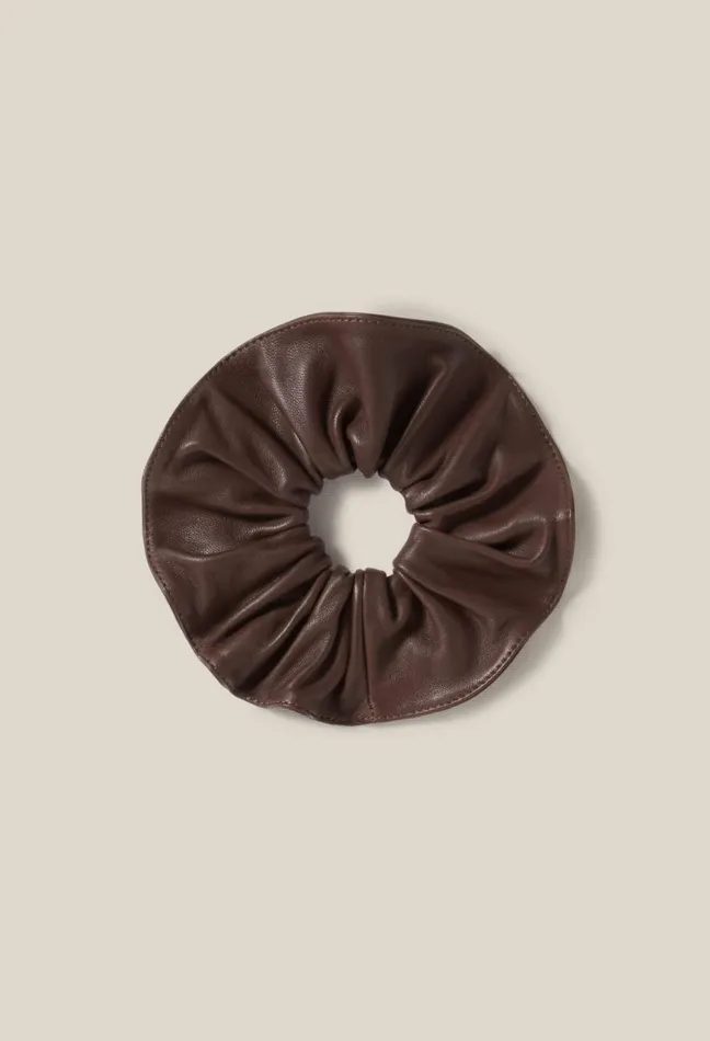 Claudie Pierlot Leather Scrunchie With Topstitching Brown Women Jewellery And Scrunchies Claudie Pierlot Leather Scrunchie With Topstitching Brown Women Jewellery And Scrunchies