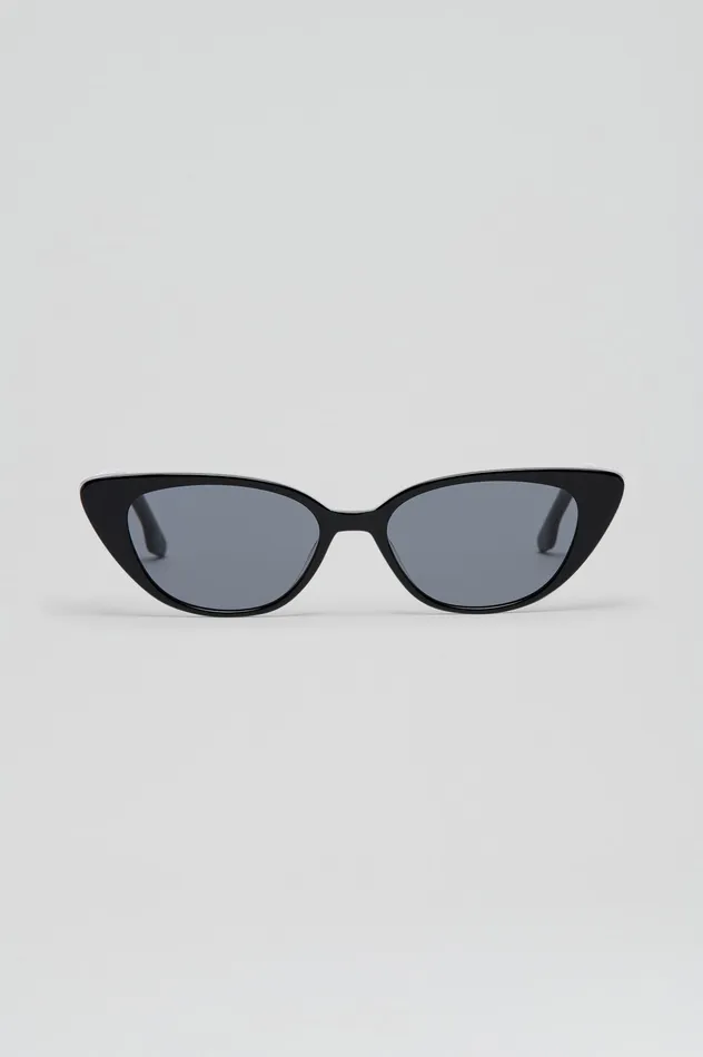 Eyewear ST FELINE OVAL SUNGLASSES BLACK Scanlan Theodore Women Eyewear ST FELINE OVAL SUNGLASSES BLACK Scanlan Theodore Women