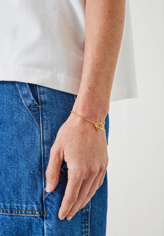 Hush Jewellery Women Harlow T Bar Bracelet Gold Hush Jewellery Women Harlow T Bar Bracelet Gold