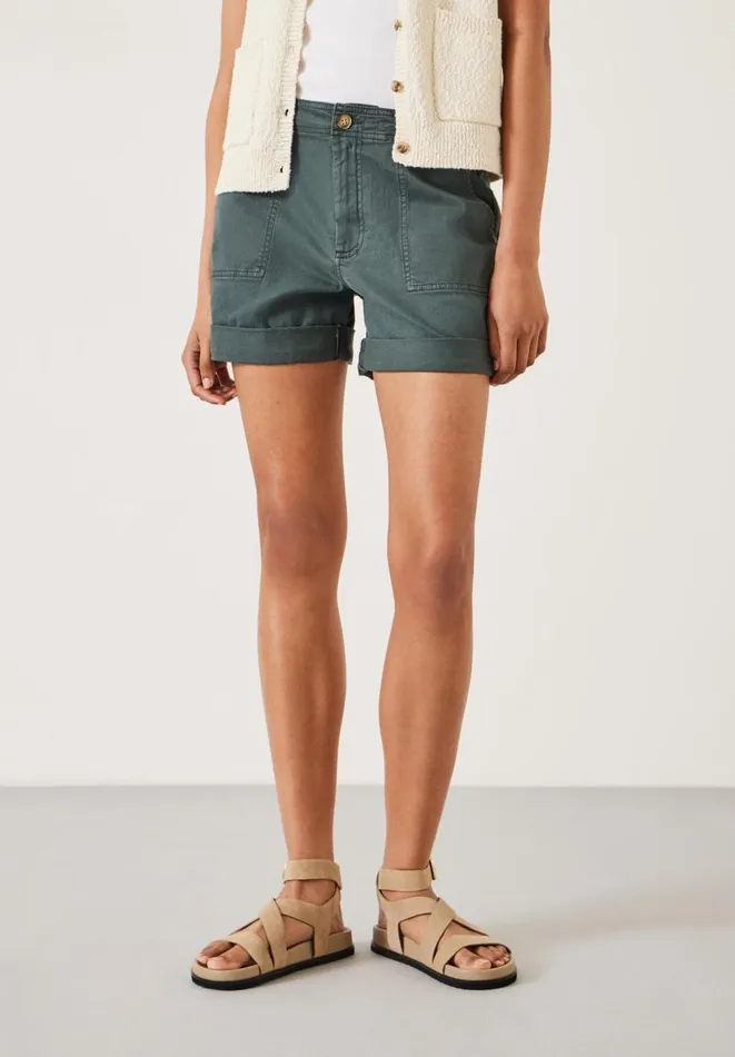 Hush Shorts Women Chino Shorts Washed Black