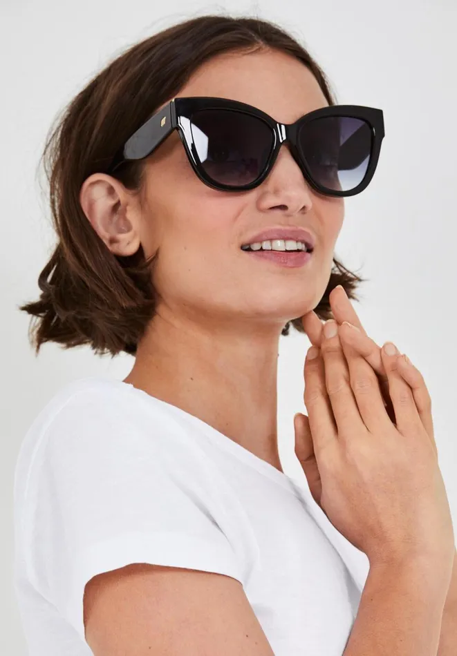 Hush Sunglasses Women Le Specs Le Vacanze Sunglasses Black