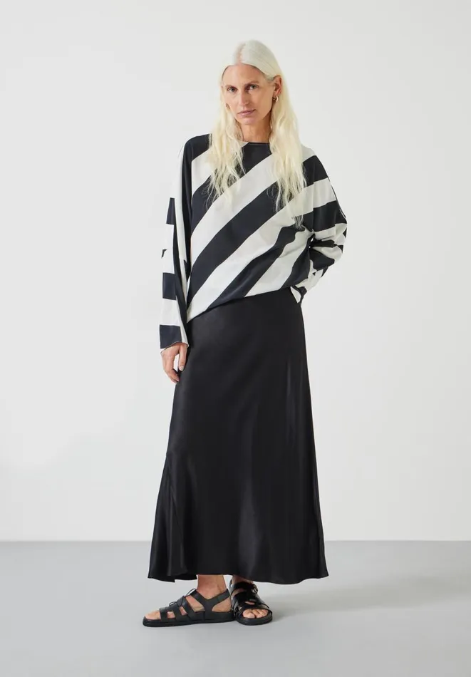 Hush Tops and Tshirts Women Whitney Diagonal Oversized Stripe Top Stripe Navy Hush Tops and Tshirts Women Whitney Diagonal Oversized Stripe Top Stripe Navy