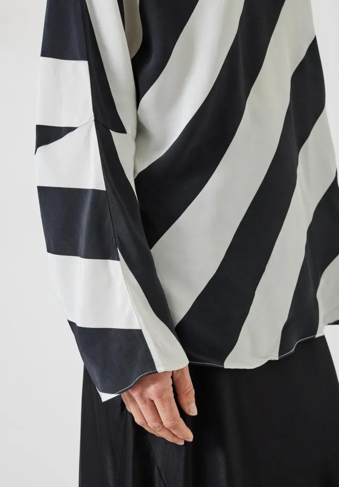 Hush Tops and Tshirts Women Whitney Diagonal Oversized Stripe Top Stripe Navy Hush Tops and Tshirts Women Whitney Diagonal Oversized Stripe Top Stripe Navy