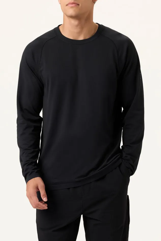 Men Tops and TShirts Fila Lucky Ace Seamless Long Sleeve Top 001 Black Men Tops and TShirts Fila Lucky Ace Seamless Long Sleeve Top 001 Black