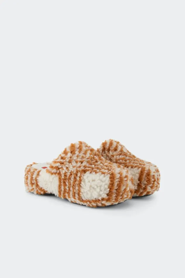 Shop Simon Miller BUBBLE CLOGS Bubble Clog Macadamia Toffee Shearling