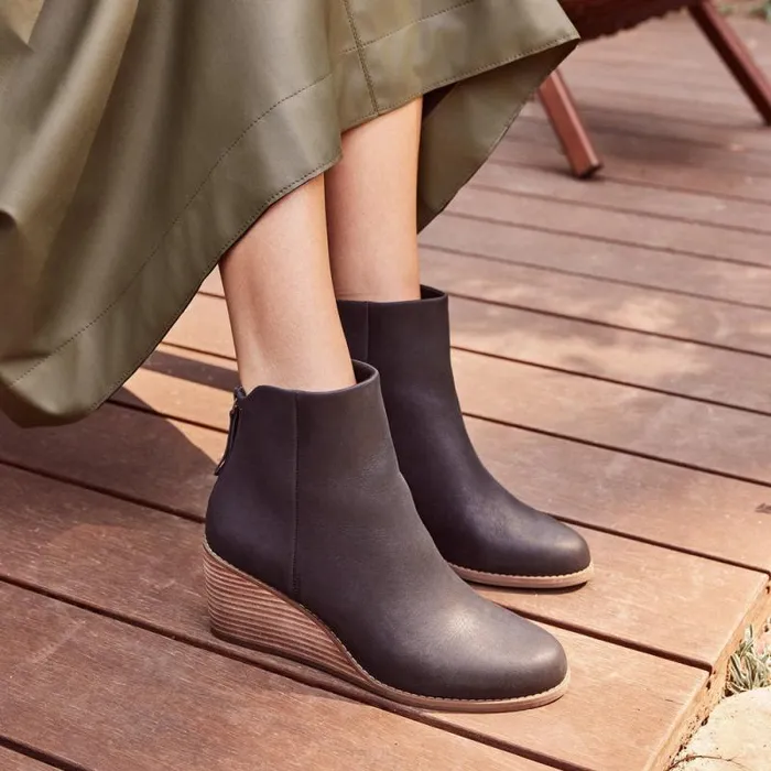 Toms Boots and Booties Casey Ankle Boot Black Leather 8211 Women Toms Boots and Booties Casey Ankle Boot Black Leather 8211 Women