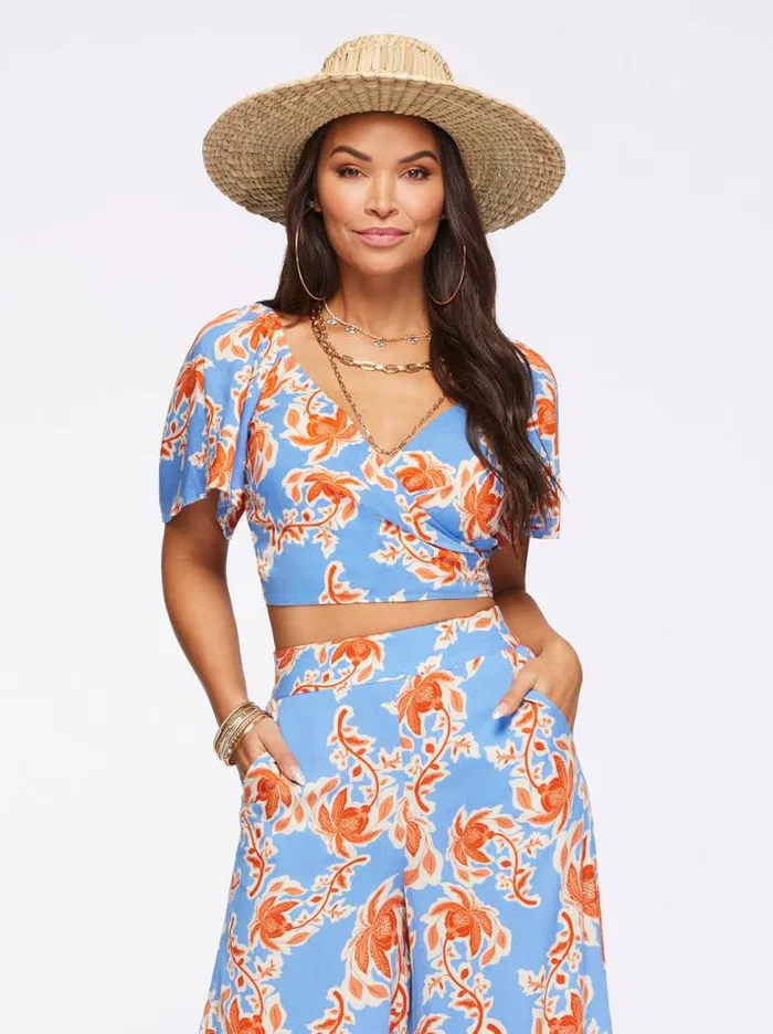 Tops Clothing Jessica Simpson Kerrigan Crop Top In Defined Botanicals