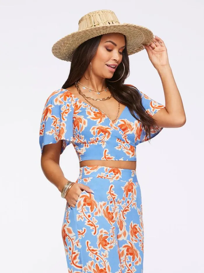 Tops Clothing Jessica Simpson Kerrigan Crop Top In Defined Botanicals