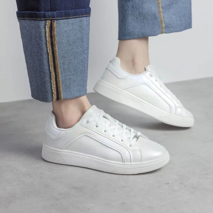 Women Moda In Pelle Casual Trainers Bearly White Iridescent Porvair