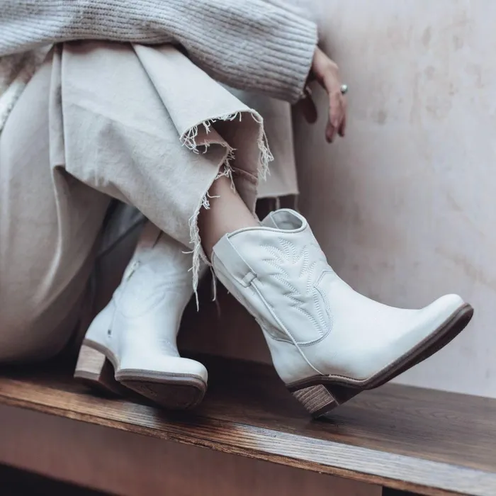 Women Moda In Pelle White Boots Bettsie Off White Leather
